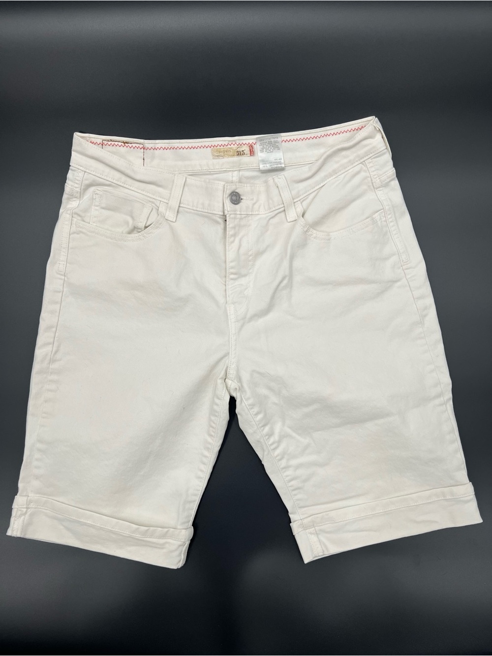J090 Levi’s Women’s 12 Cream Casual Roll-Cuff Shorts